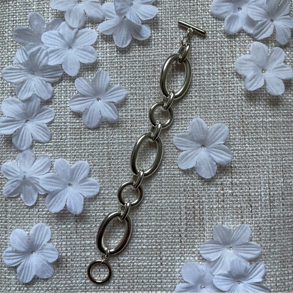 Link Bracelet 7” SilverTone Toggle Closure - Picture 2 of 4